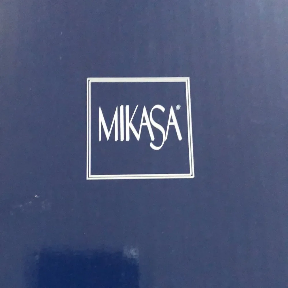 New in box MIKASA Glass beveled Picture frame. Great for weddings.